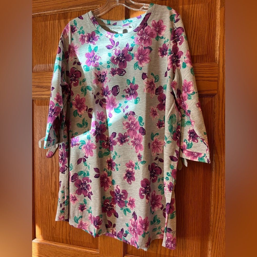 Woman Within NWT 14/16 gray floral patterned top 3/4 sleeve with tie